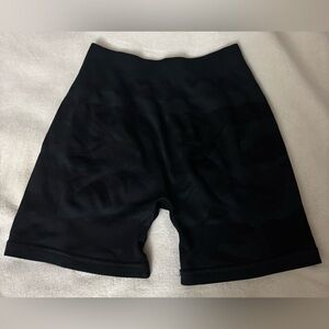 Better Bodies Camo Scrunch Shorts